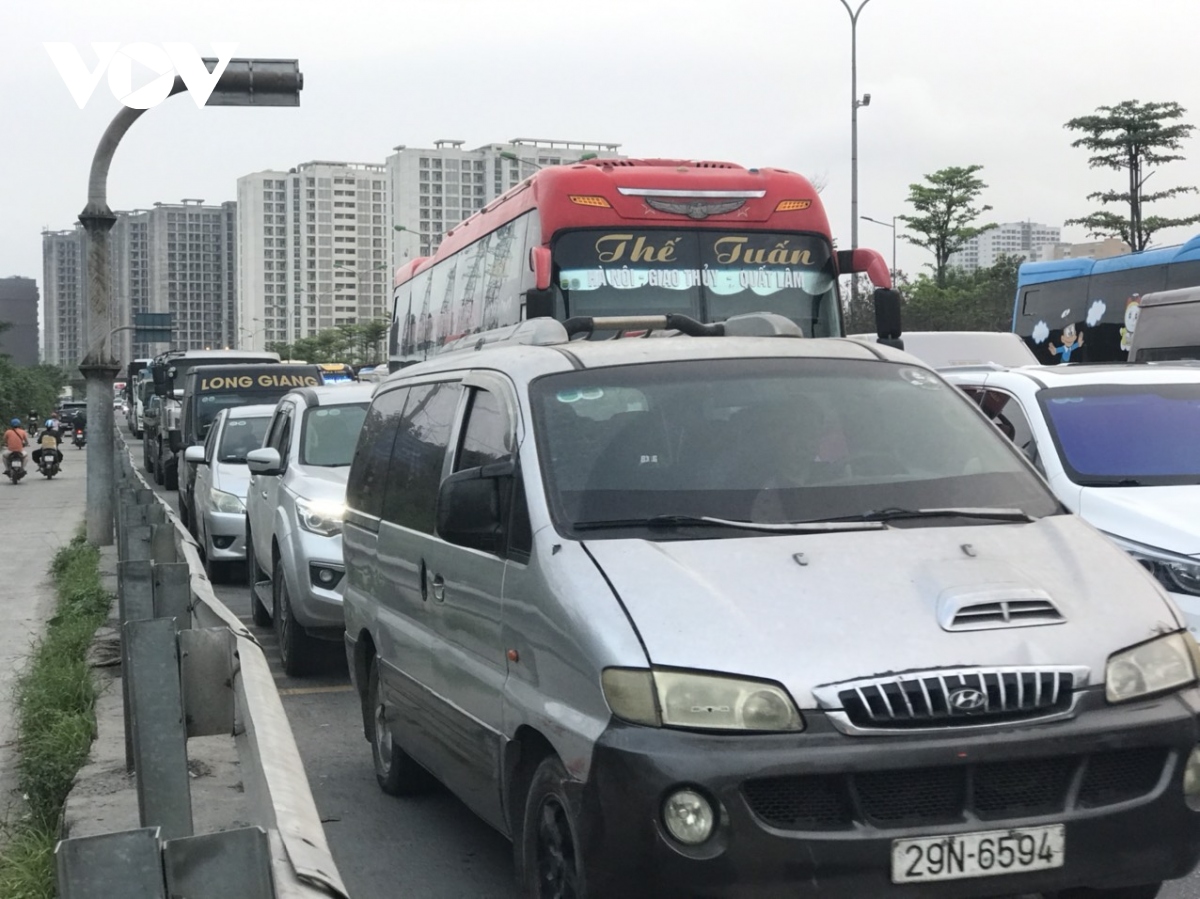 dong nguoi un un roi ha noi bat dau ky nghi le keo dai 5 ngay hinh anh 9