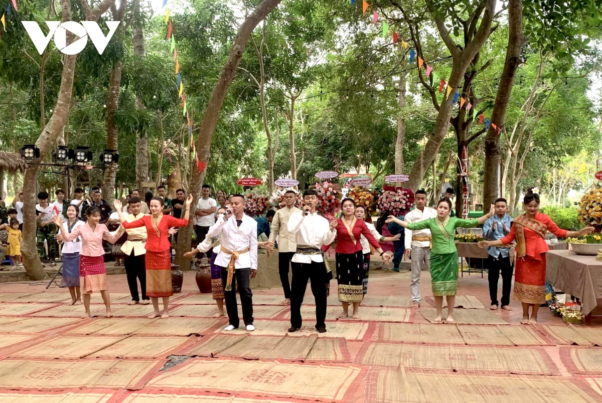 nhieu trai nghiem hap dan vui cung tet lao tai Dak lak hinh anh 3