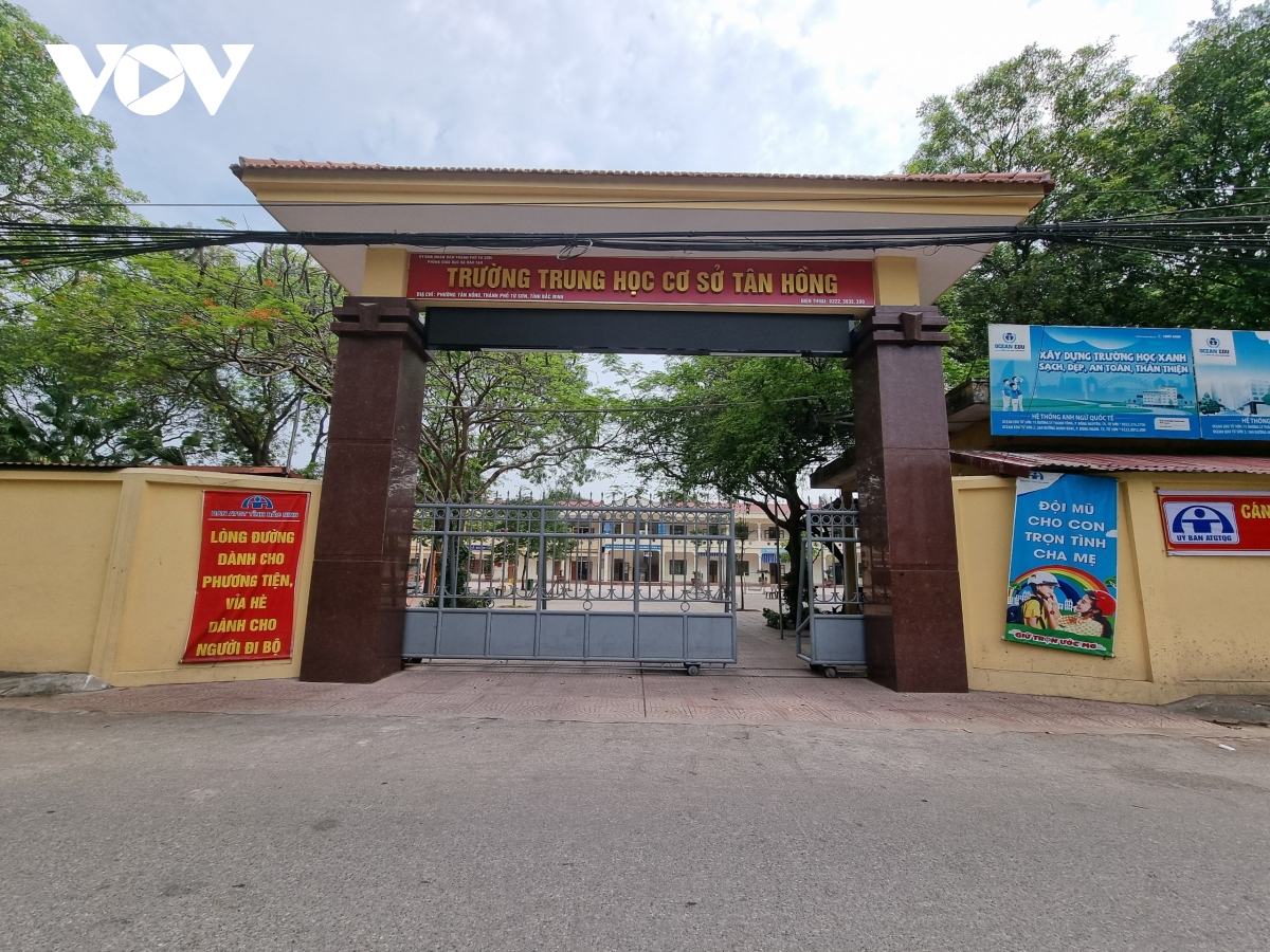 nữ sinh lớp 8 bị bạn đánh trong nhà vệ sinh hiệu trưởng nói gì hình ảnh 1 nu sinh lop 8 bi ban danh trong nha ve sinh hieu truong noi gi hinh anh 1