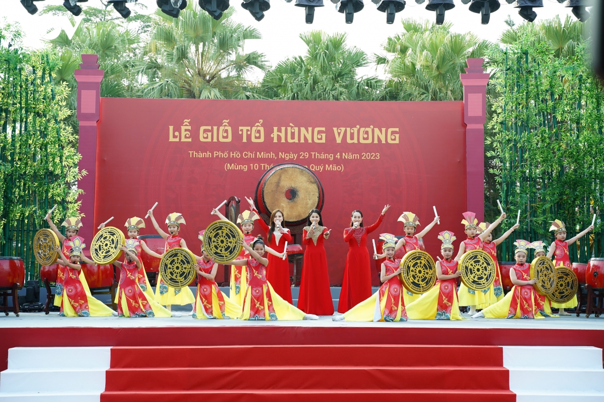 tp.hcm to chuc trang trong le gio to hung vuong hinh anh 12
