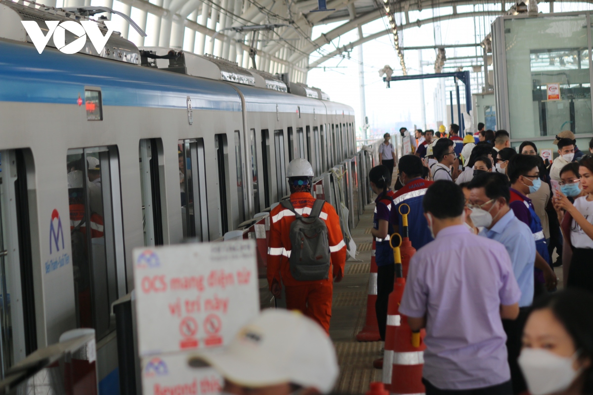 tau metro so 1 tp.hcm chay thu qua 8 nha ga tren cao hinh anh 2