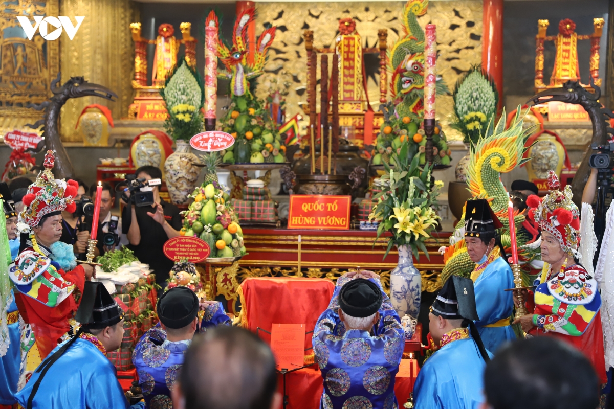 tp.hcm to chuc trang trong le gio to hung vuong hinh anh 8