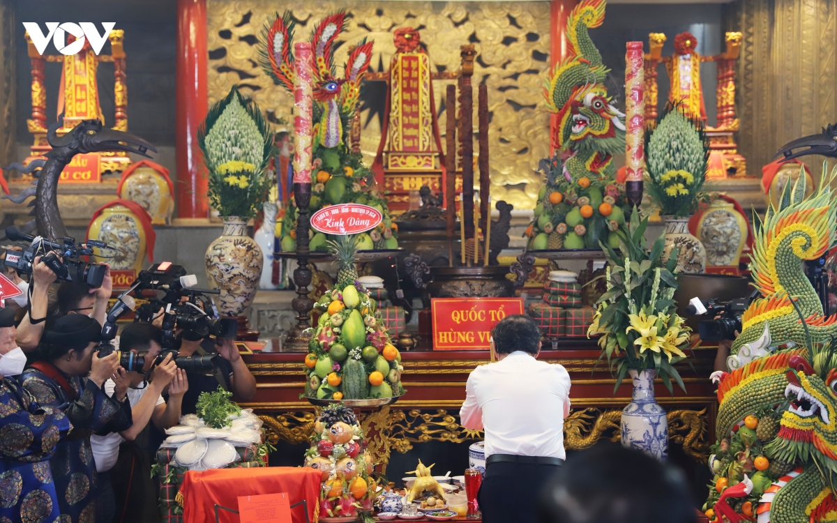 tp.hcm to chuc trang trong le gio to hung vuong hinh anh 9