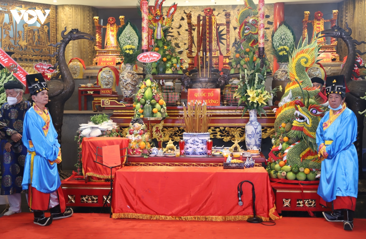 tp.hcm to chuc trang trong le gio to hung vuong hinh anh 11