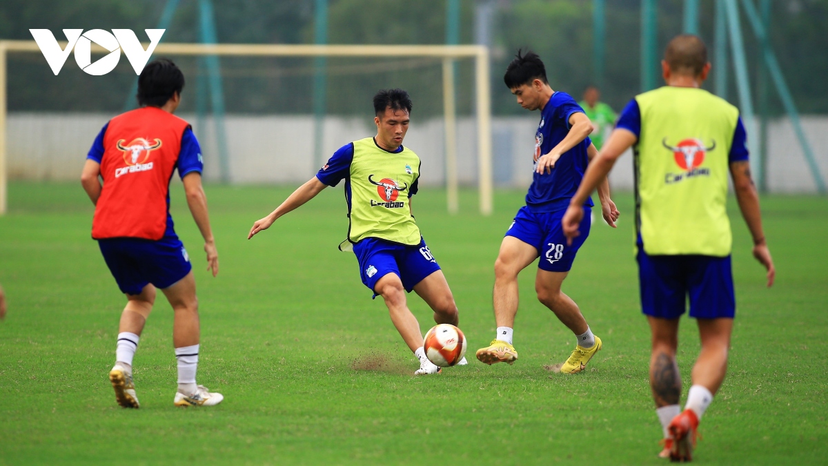 hagl don vi khach dac biet trong buoi tap truoc ngay v-league tro lai hinh anh 11