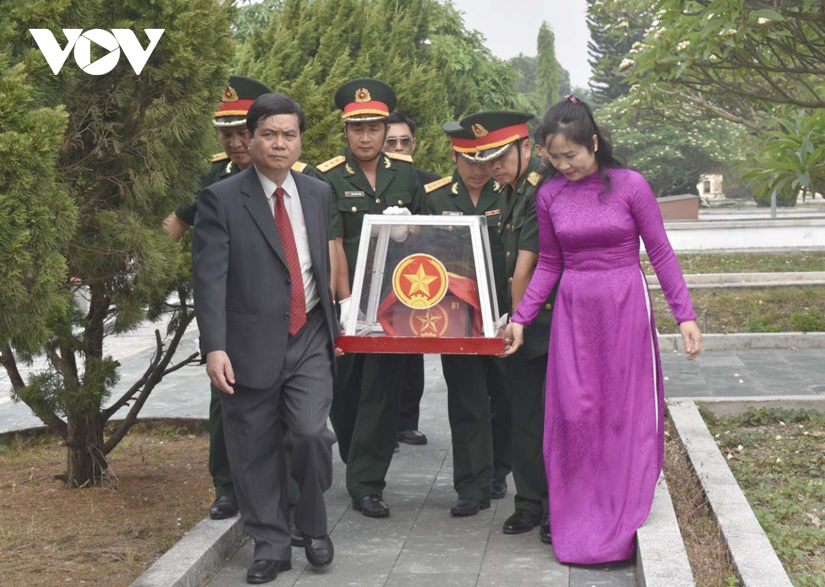 Kon Tum truy điệu và an táng 8 hài cốt liệt sỹ