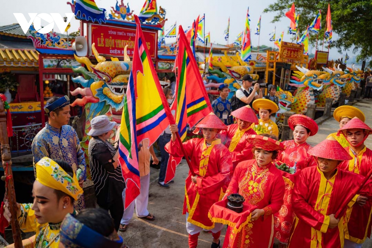 le cung nghinh thanh mau tren dong huong giang hinh anh 10