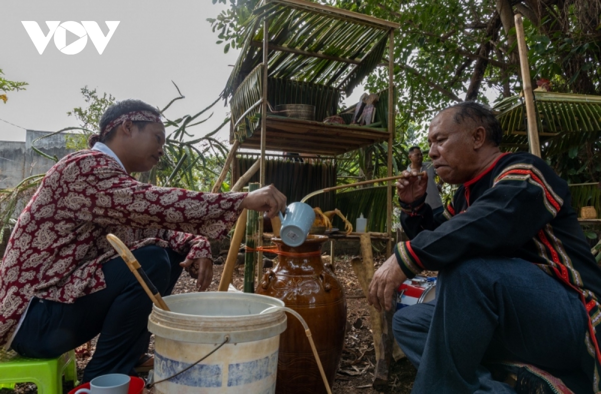 le cau mua cua nguoi Ede tai buon ma thuot hinh anh 3