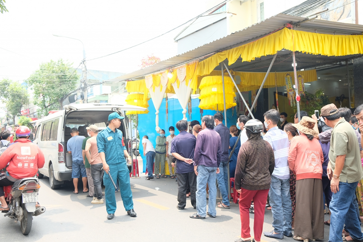 Thi thể, tro cốt nạn nhân vụ rơi trực thăng ở Hải Phòng đã được đưa về với người thân
