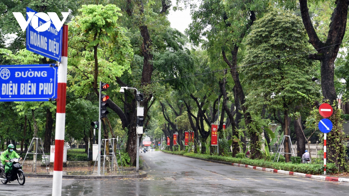 tran mua lon khien ngay dau nghi le o thu do vang ve la thuong hinh anh 5