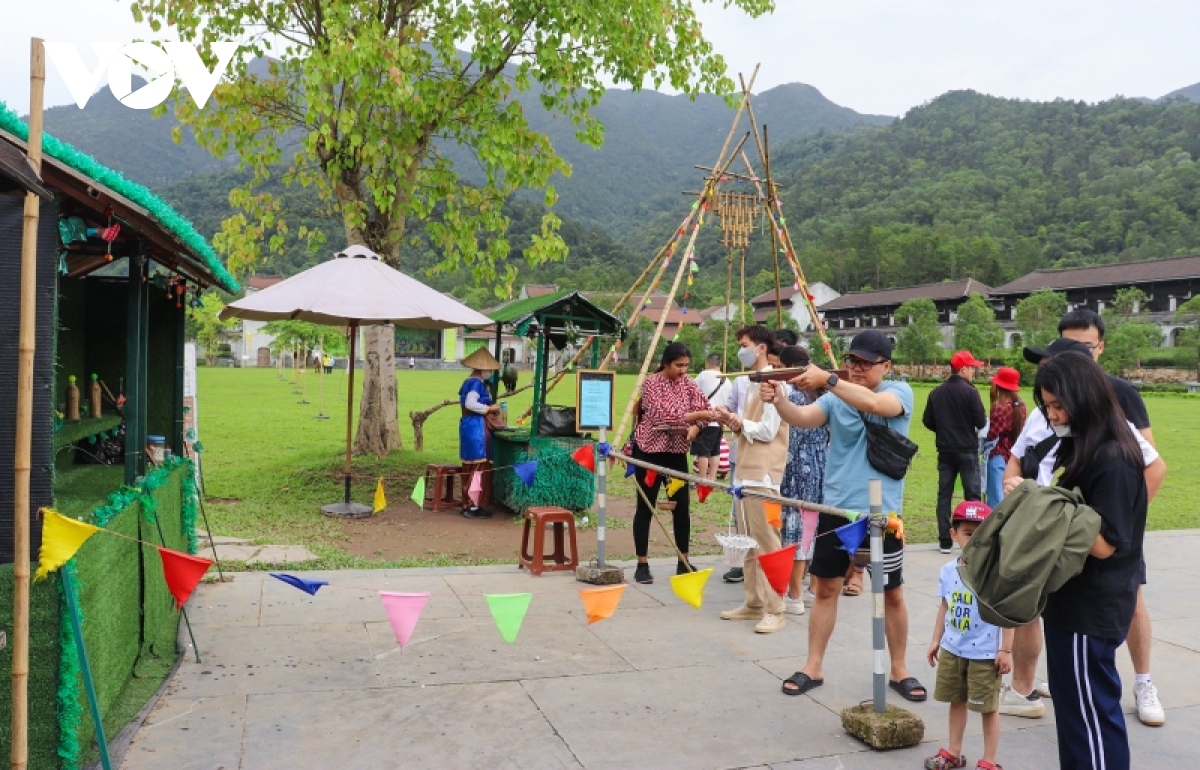 ron rang loat le hoi tren rung duoi bien tai quang ninh hinh anh 10