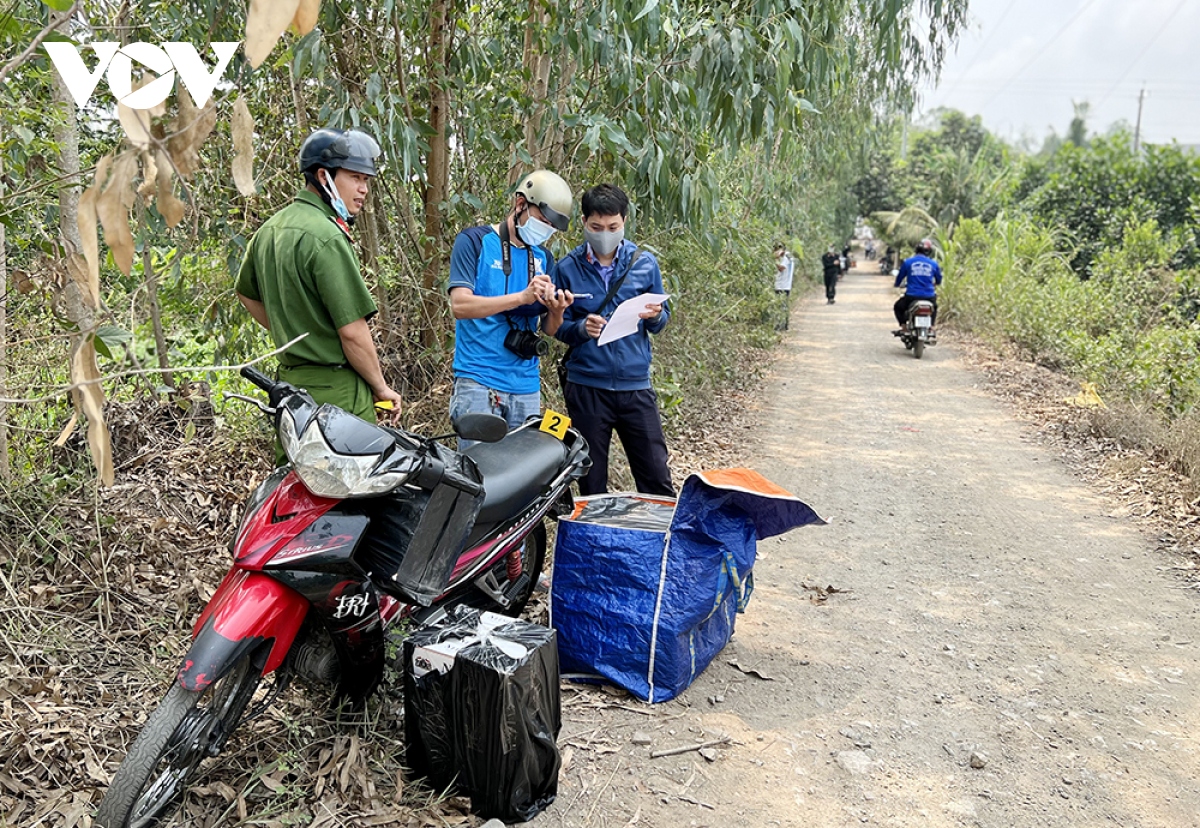 an giang bat giu so luong lon thuoc la lau hinh anh 2