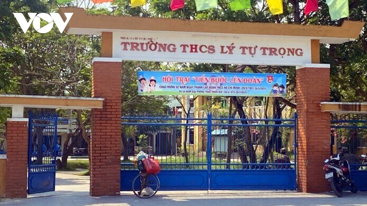 Đánh nhau trong giờ ra chơi, 1 nam sinh lớp 6 tử vong