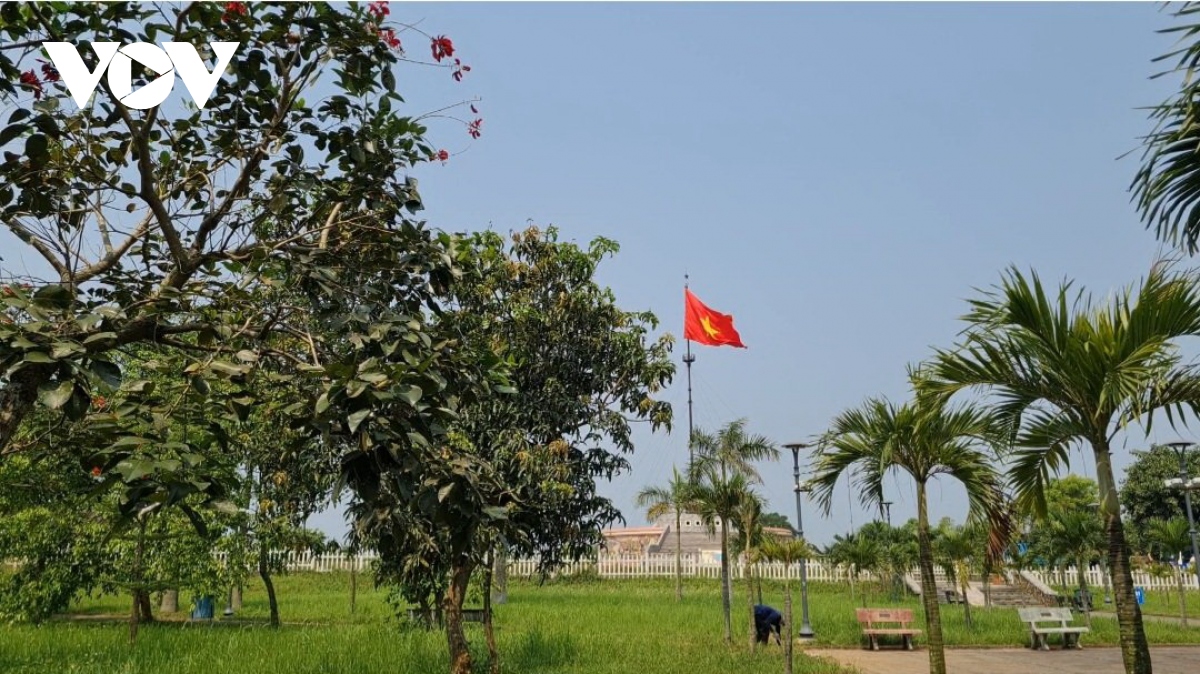  vuon cay hoa binh o di tich doi bo hien luong - ben hai hinh anh 2