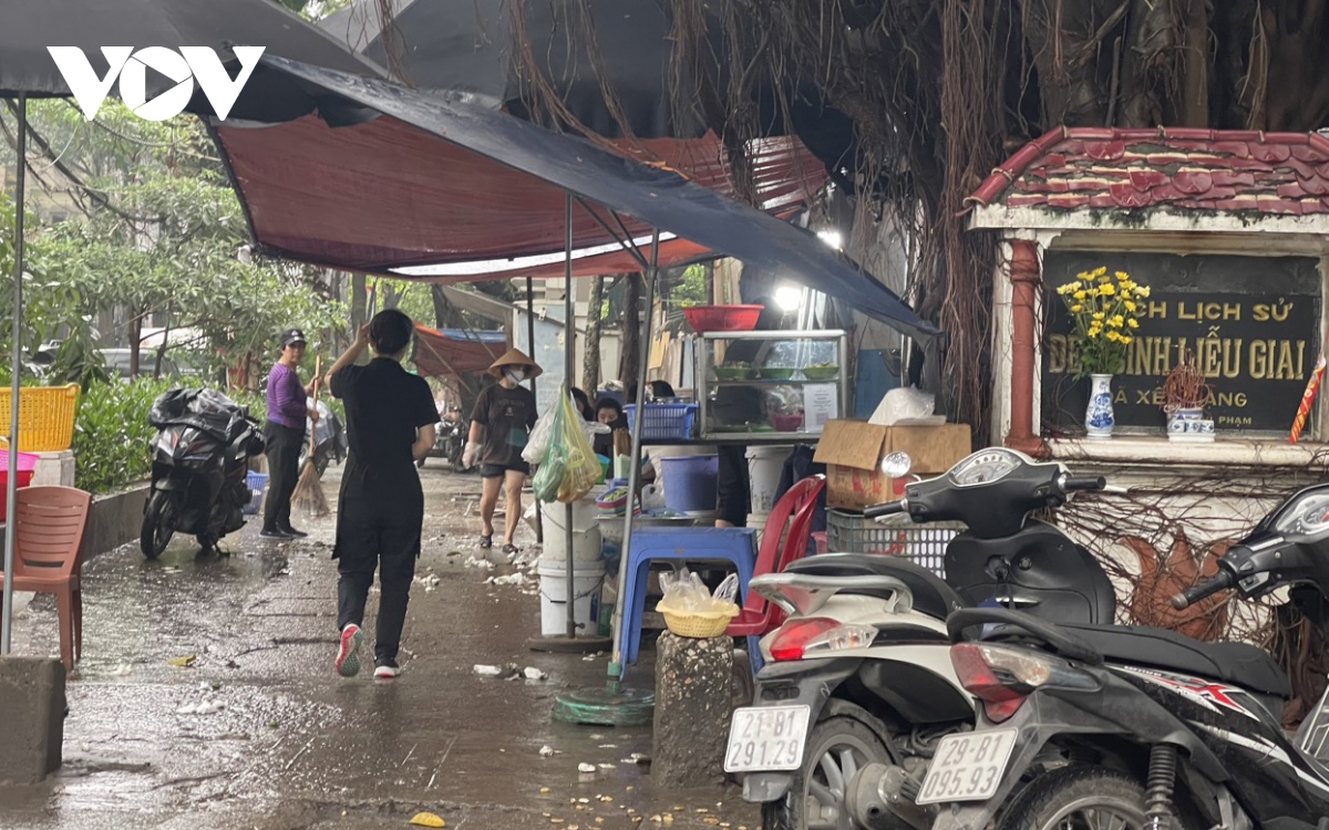 nhieu hang quan o ha noi dung mai che danh dau lanh dia de kinh doanh tren via he hinh anh 12