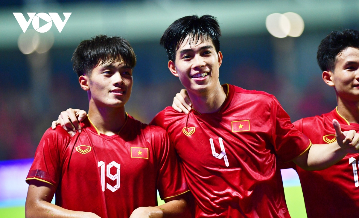 cầu thủ lào gốc pháp bất lực trước hàng phòng ngự của u22 việt nam hình ảnh 11 cau thu lao goc phap bat luc truoc hang phong ngu cua u22 viet nam hinh anh 11
