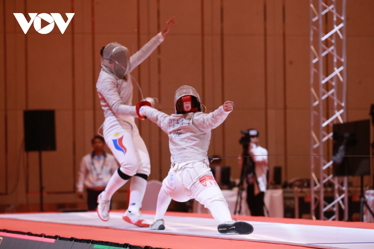 bat ngo chan thuong o chung ket, nu kiem thu can rang chiu dau gianh hcv sea games hinh anh 3