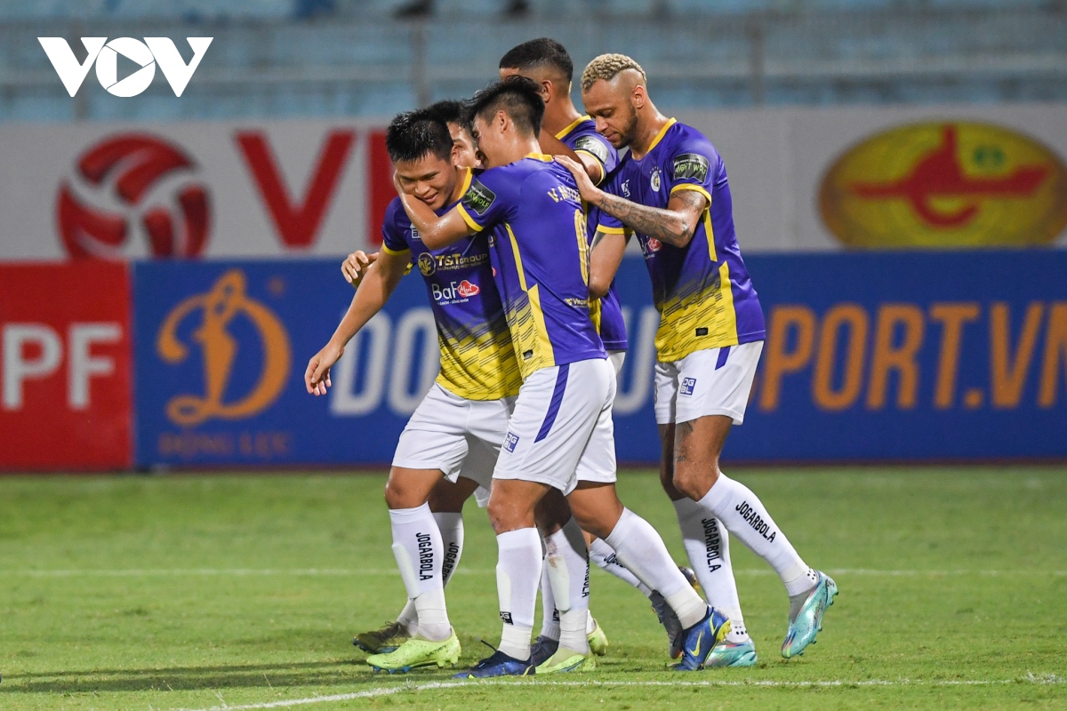 bau hien xuong san da bong sau tran ha noi fc 1-1 Da nang hinh anh 6