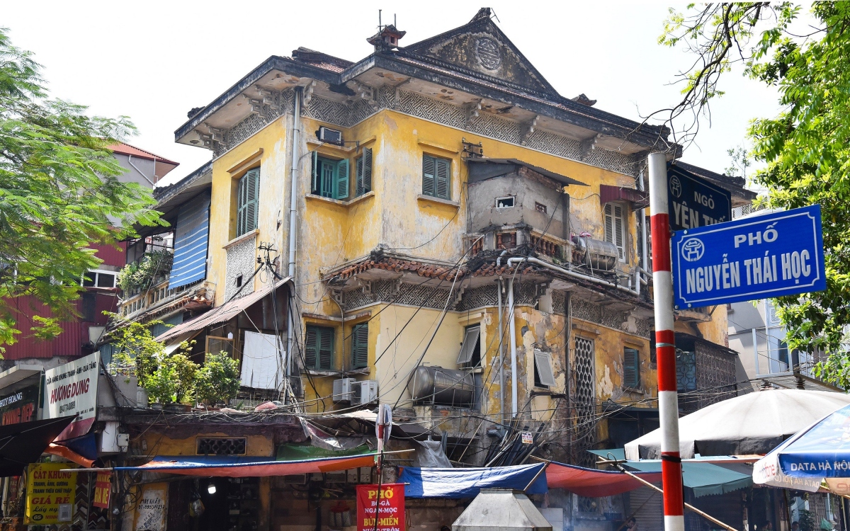 Diem danh nhung biet thu co dang xuong cap, bo hoang o ha noi hinh anh 7