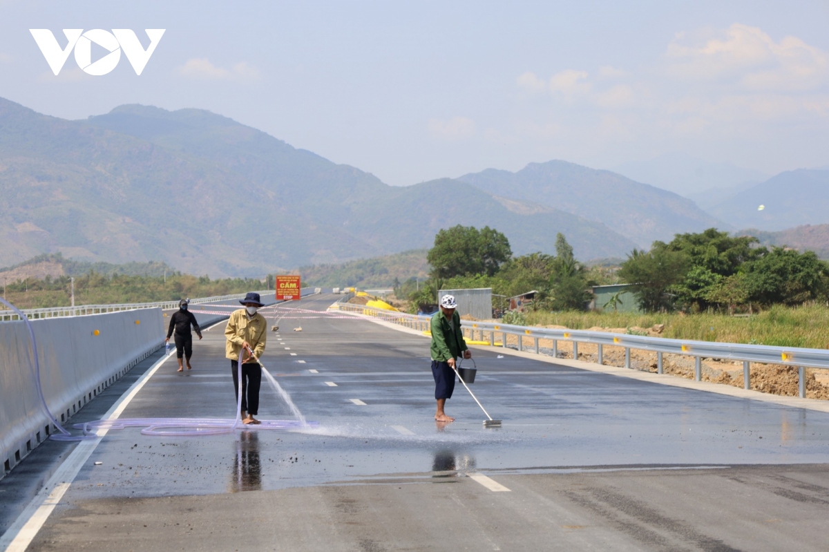 Sắp thông xe dự án cao tốc Nha Trang- Cam Lâm