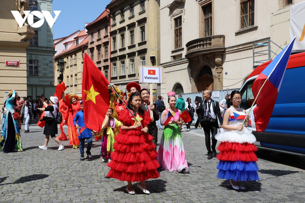 ruc ro sac mau viet tai festival cac dan toc thieu so cong hoa sec hinh anh 6