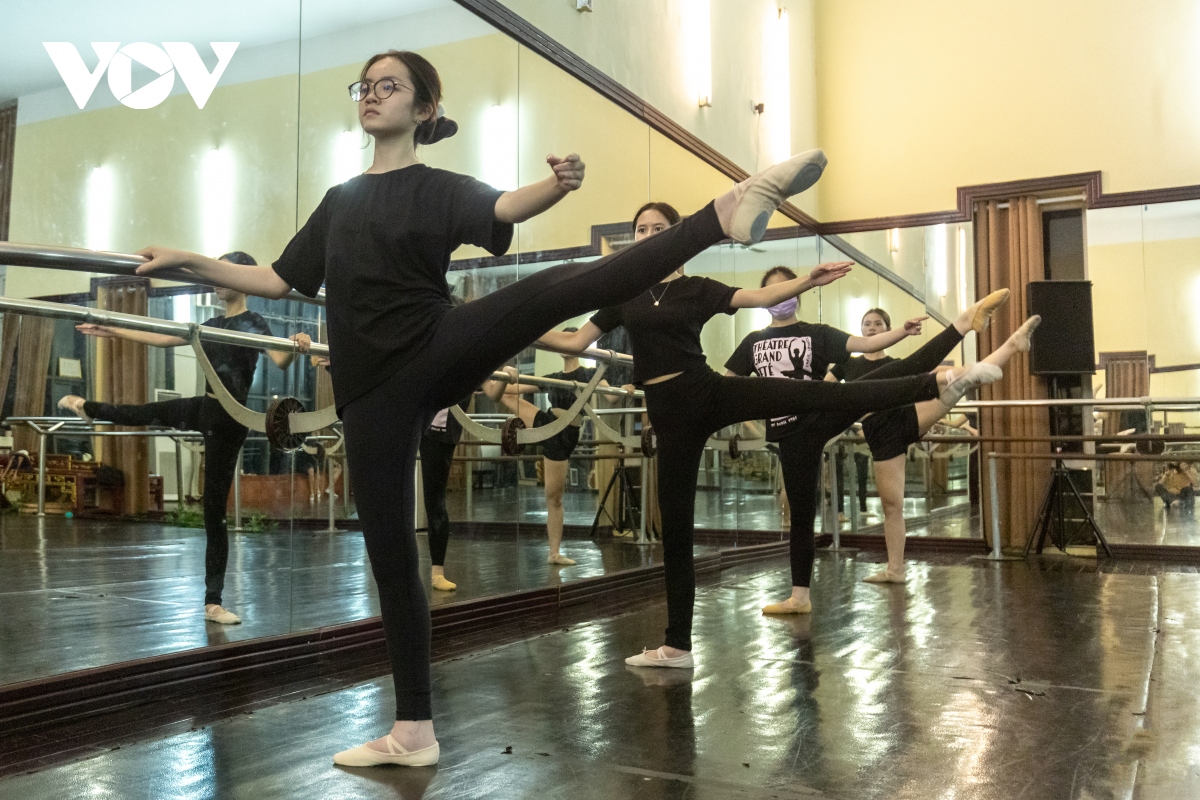  hoang tu ballet Dam han giang - nguoi truyen lua cho lop tre yeu nghe thuat mua hinh anh 4