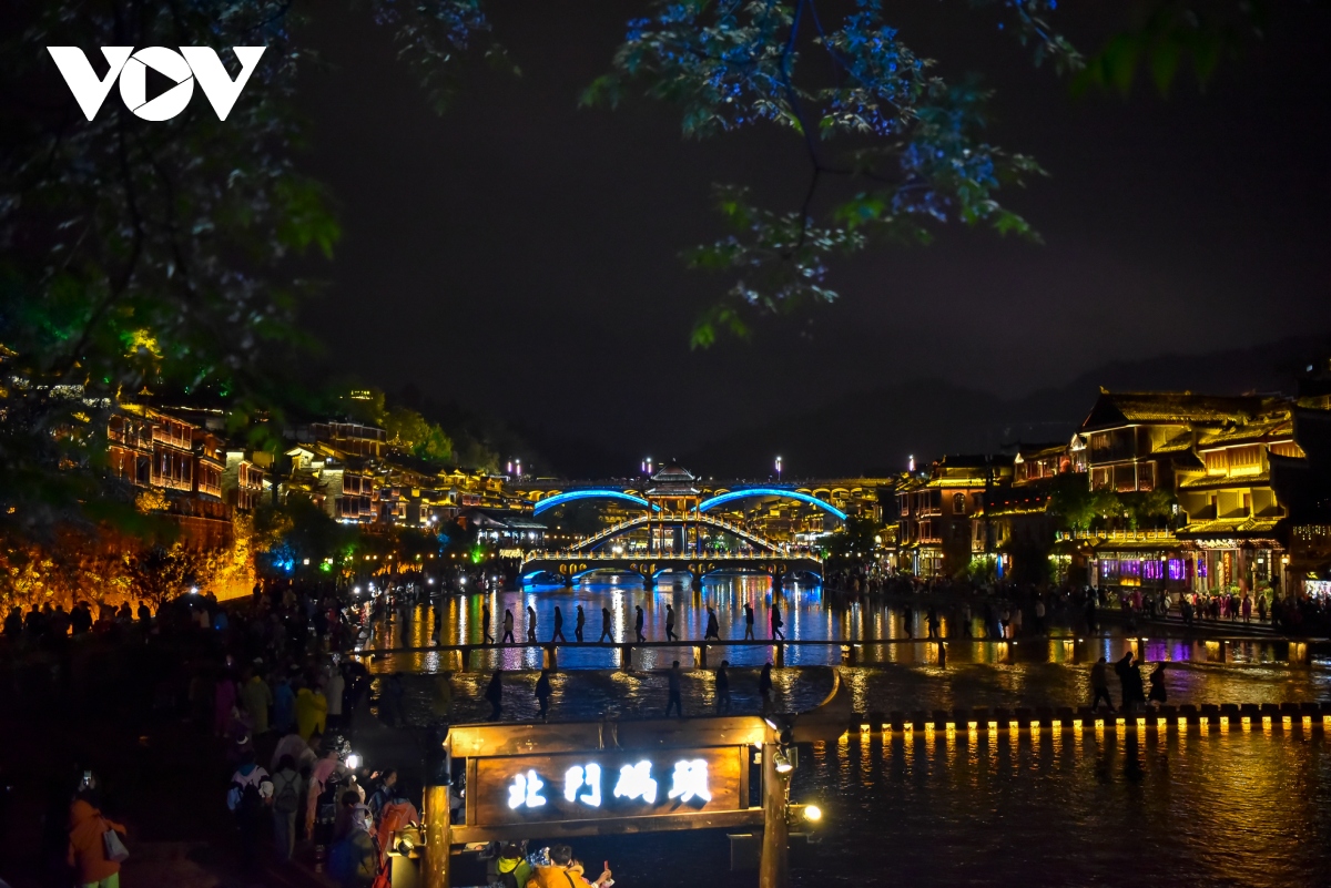 khách ùn ùn, phượng hoàng cổ trấn dần hồi sinh sau đại dịch hình ảnh 13 khach un un, phuong hoang co tran dan hoi sinh sau dai dich hinh anh 13