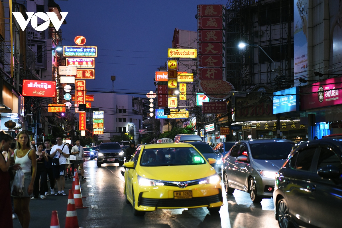 nhon nhip pho am thuc nguoi hoa giua long bangkok hinh anh 13