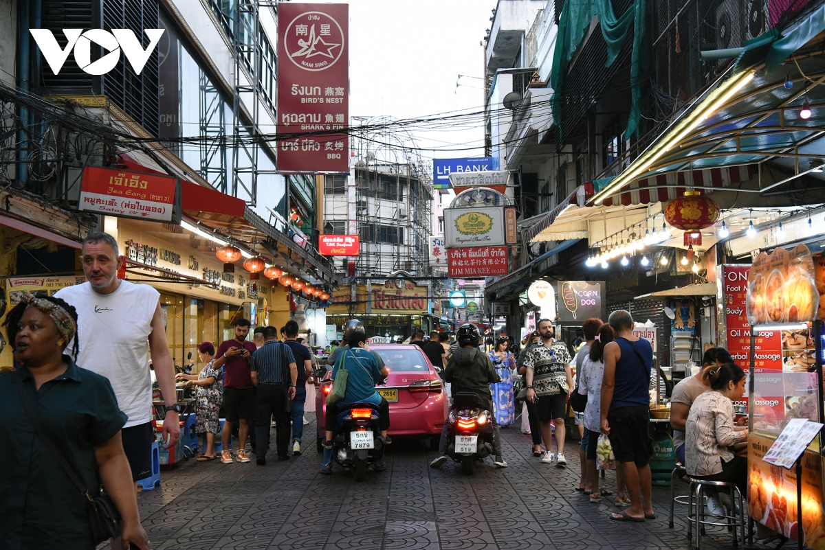 nhon nhip pho am thuc nguoi hoa giua long bangkok hinh anh 12