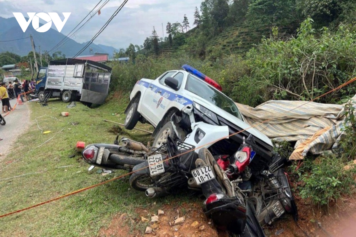 Xe chuyên dụng cảnh sát giao thông ở Lai Châu gây tai nạn liên hoàn