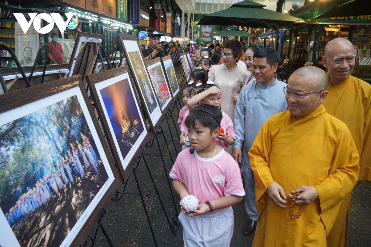 Triển lãm ảnh” Phật giáo với hoà bình”