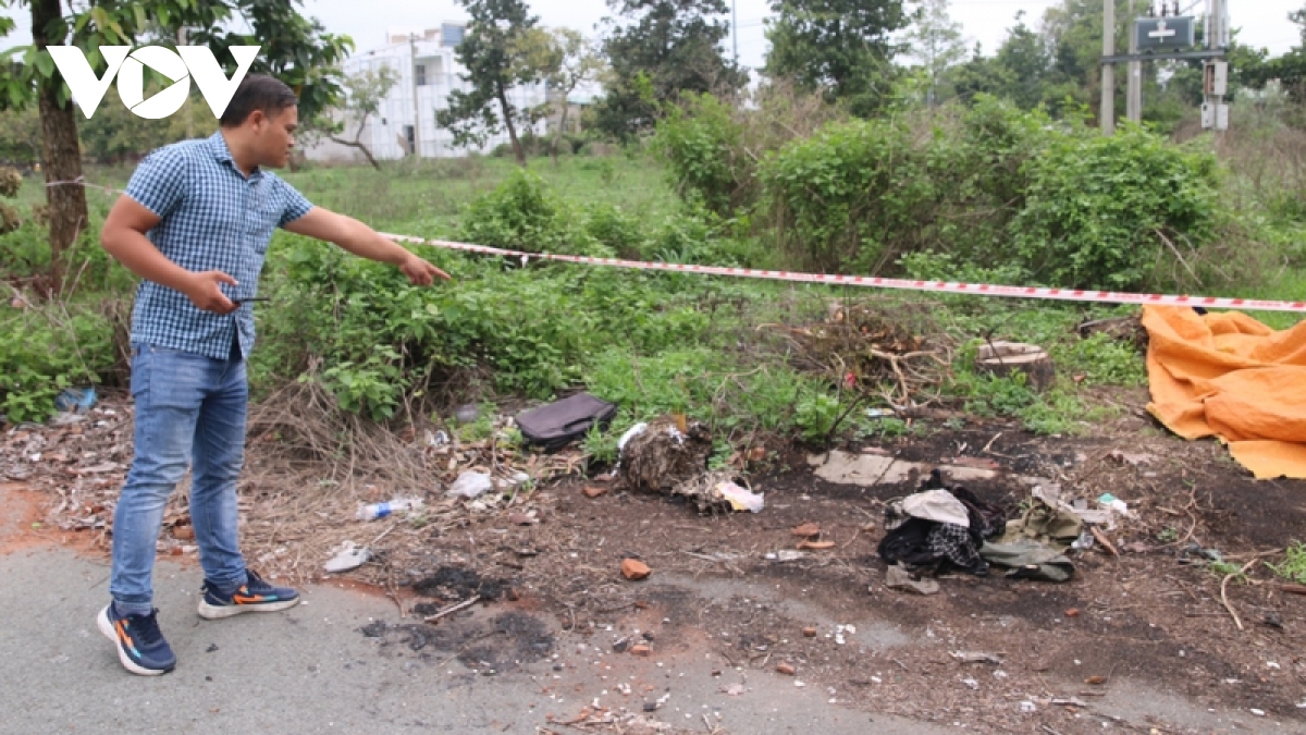 hien truong vu phan xac o binh duong la khu tai dinh cu bo hoang, ngap rac hinh anh 2