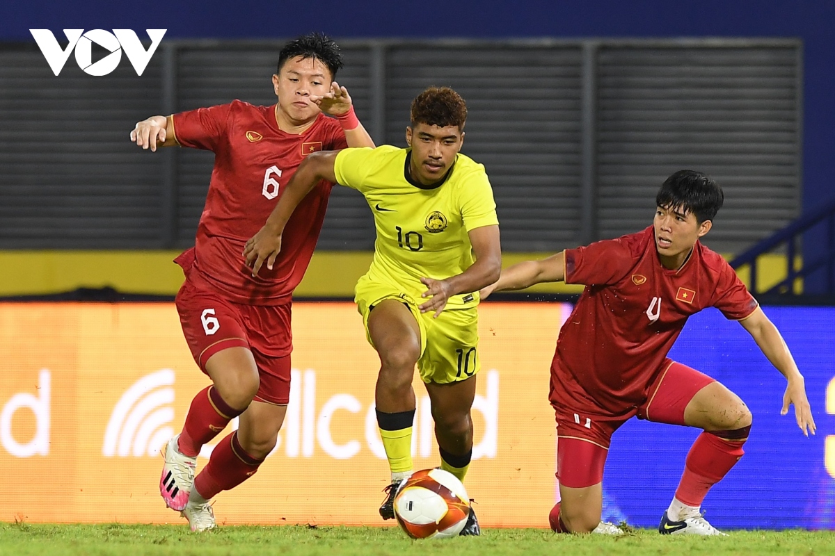 TRỰC TIẾP U22 Việt Nam 1 - 0 U22 Malaysia: Văn Tùng mở tỷ số trên chấm phạt đền - Ảnh 1.