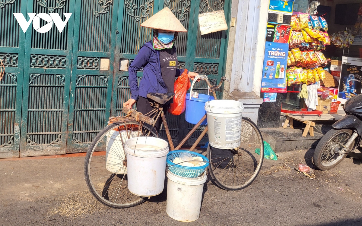 nguoi lao dong o ha noi vat va muu sinh duoi cai nang chay da chay thit hinh anh 6