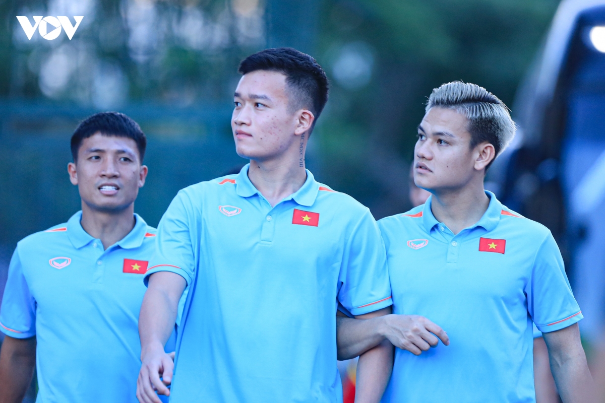 dan sao Dt viet nam ngat ngay truoc tinh cam cua cDv tai chao lua thien truong hinh anh 1