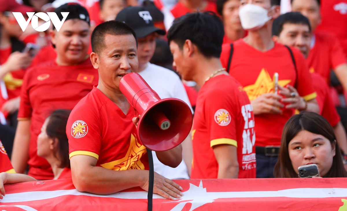 co dong vien nhuom do san lach tray tiep lua cho Dt viet nam hinh anh 14