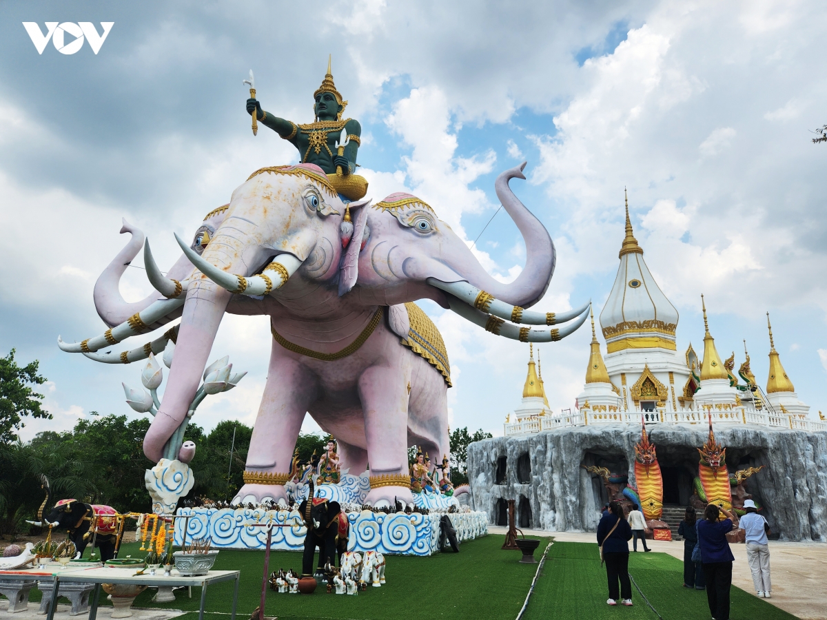 ngoi chua phat giao linh thieng o Dong bac thai lan hinh anh 1