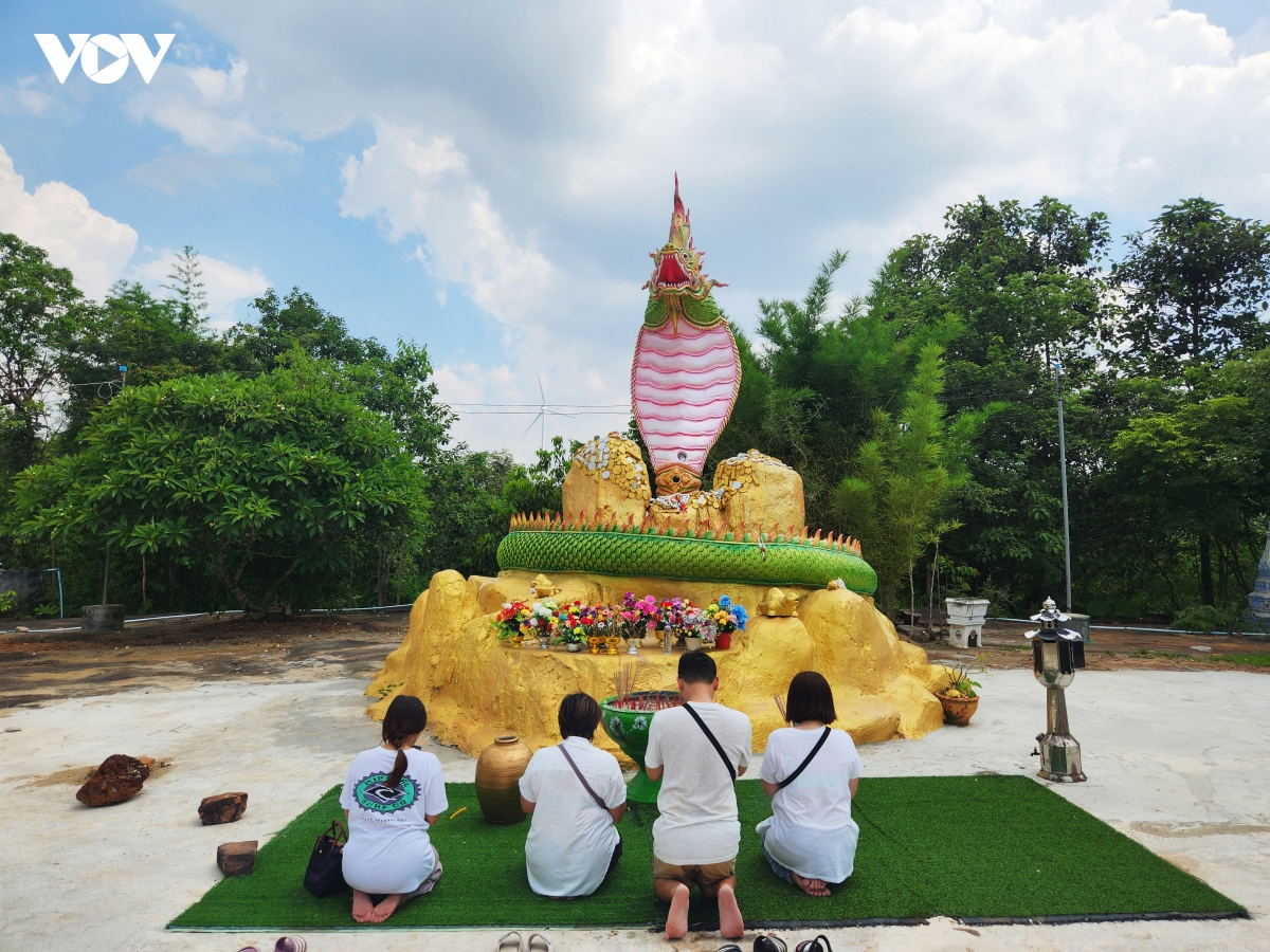 ngoi chua phat giao linh thieng o Dong bac thai lan hinh anh 13
