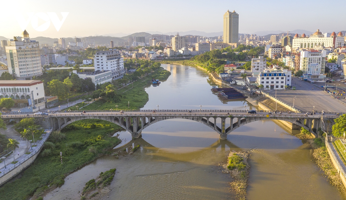 check-in nhung diem den mua he tren bien gioi mong cai hinh anh 8