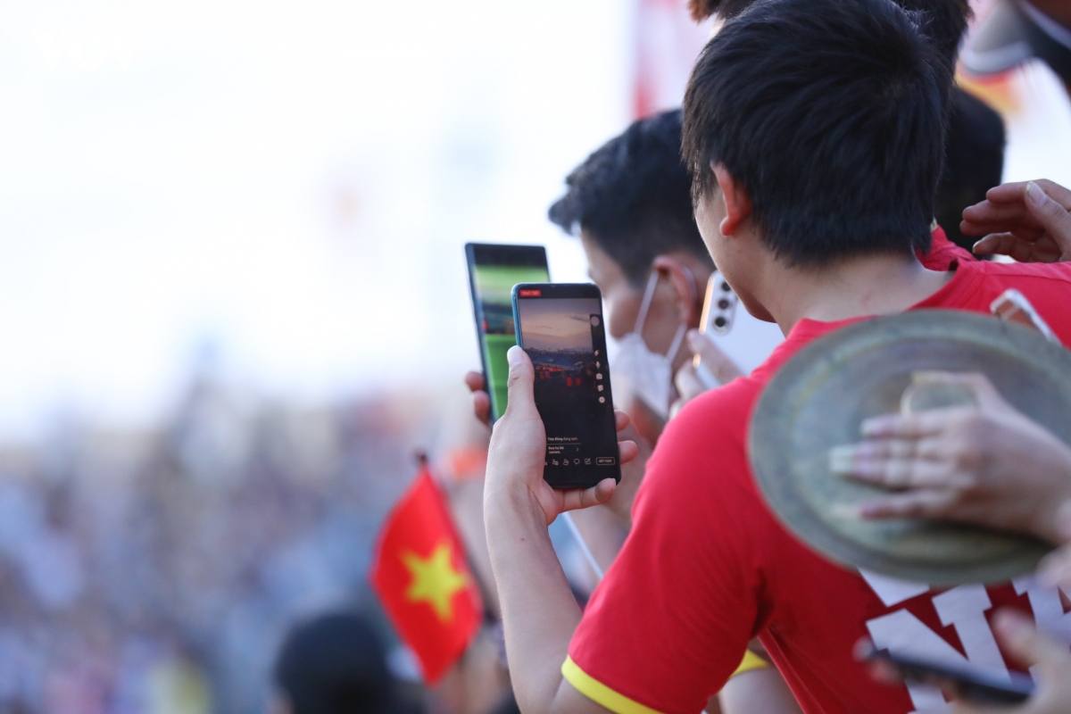 dan sao Dt viet nam ngat ngay truoc tinh cam cua cDv tai chao lua thien truong hinh anh 5