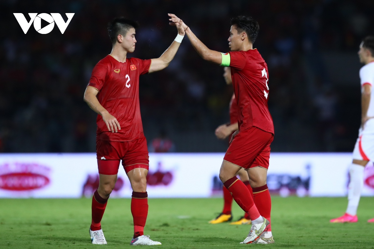 Dt viet nam 1-0 hong kong trung quoc man ra mat nhieu vet gon cua thay troussier hinh anh 4