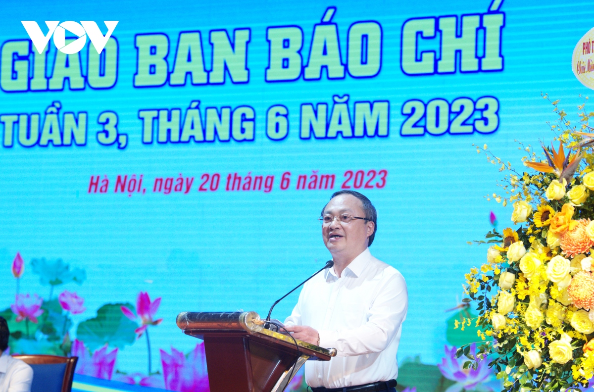 nguoi lam bao phai luon giu lua nghe, tam sang, but sac, cap nhat xu huong hinh anh 3