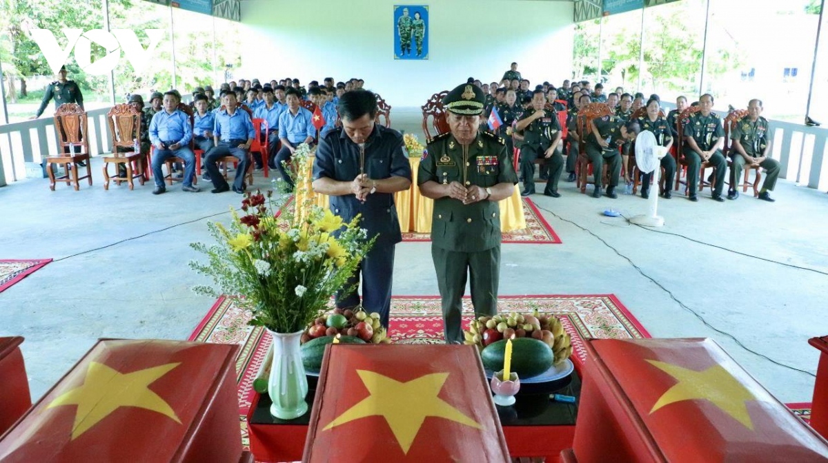 Bàn giao hài cốt quân tình nguyện Việt Nam hy sinh tại Campuchia