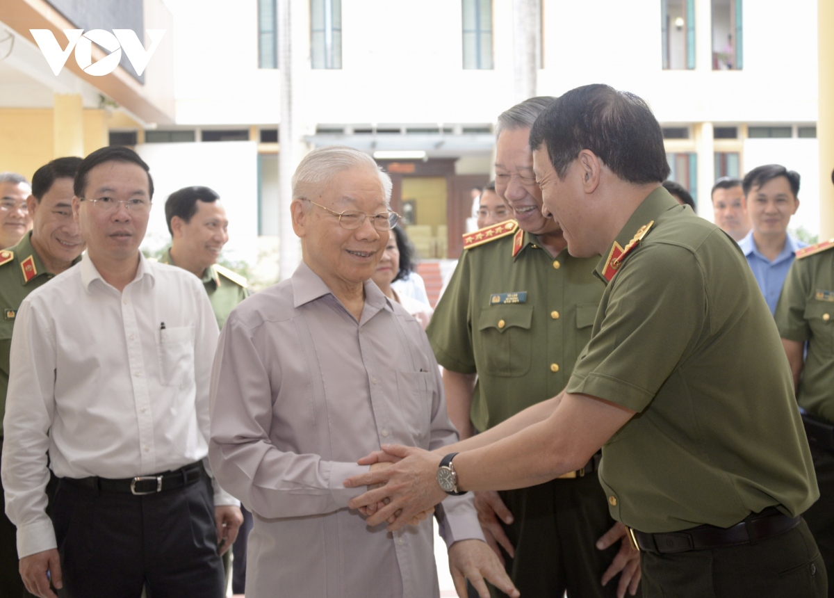 tong bi thu du, chi dao hoi nghi Dang uy cong an trung uong 6 thang dau nam hinh anh 4