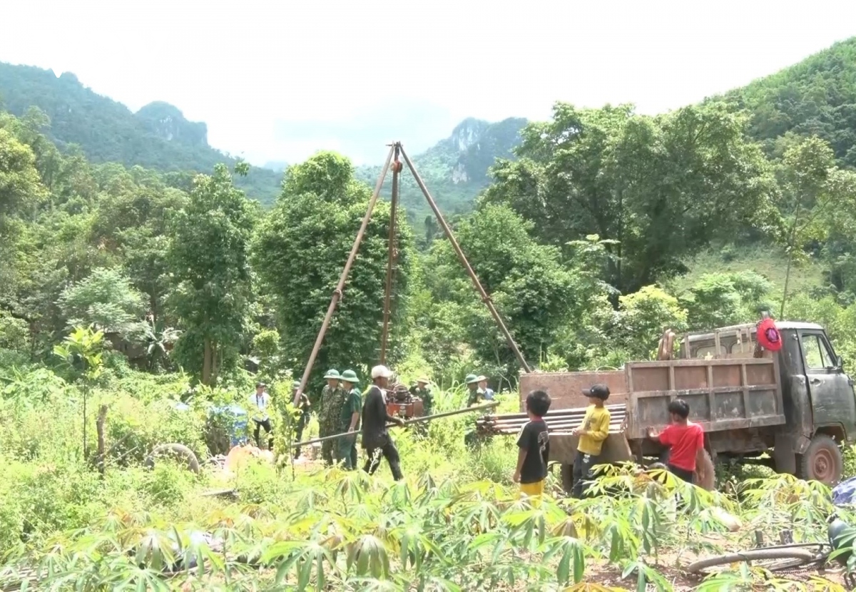 Vùng biên giới Quảng Bình đưa nước sạch cho về bản dân