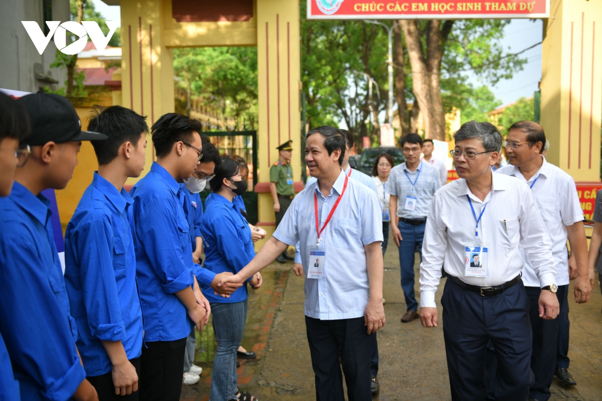 Bộ trưởng Bộ GD-ĐT động viên thí sinh, giáo viên tham dự kỳ thi tốt nghiệp THPT 2023