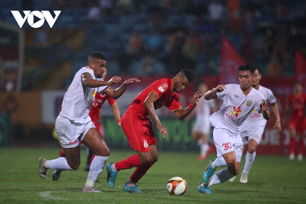 cong an ha noi len ngoi dau bang v-league 2023 trong ngay quang hai ra mat cDv hinh anh 8