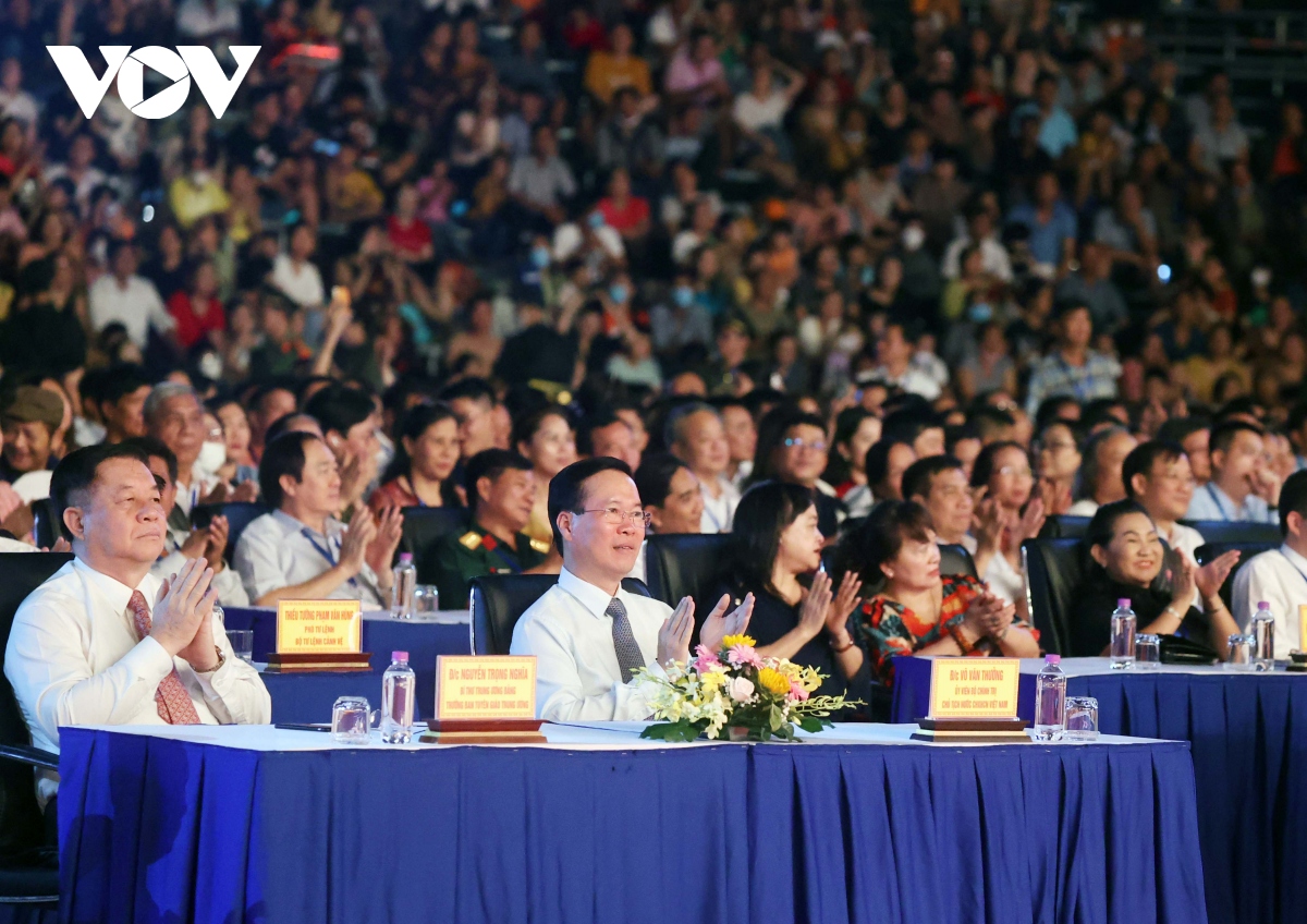 chủ tịch nước dự lễ đón bằng unesco đối với nghệ thuật làm gốm của người chăm hình ảnh 2 chu tich nuoc du le don bang unesco doi voi nghe thuat lam gom cua nguoi cham hinh anh 2