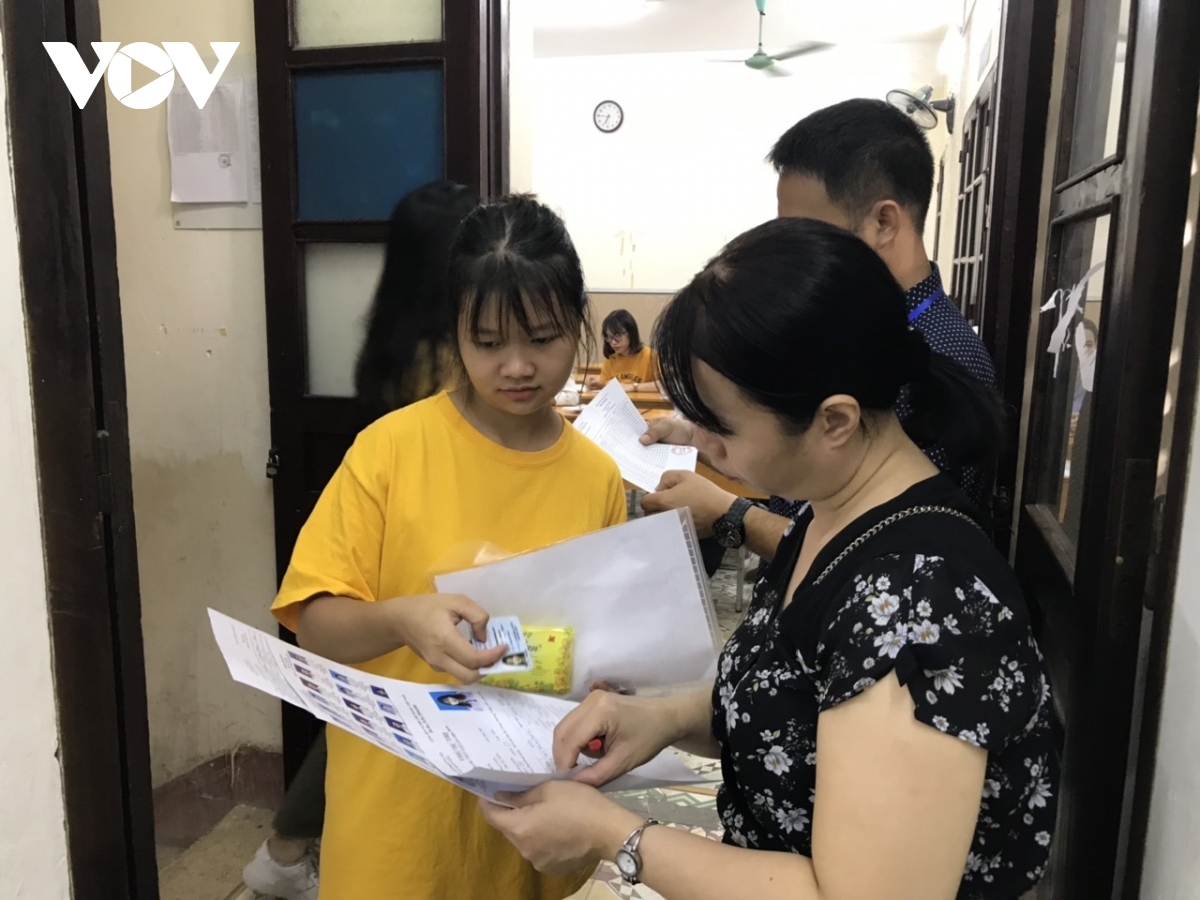 Đình chỉ 3 thí sinh vì mang điện thoại vào phòng thi ở bắc ninh hình ảnh 1 Dinh chi 3 thi sinh vi mang dien thoai vao phong thi o bac ninh hinh anh 1