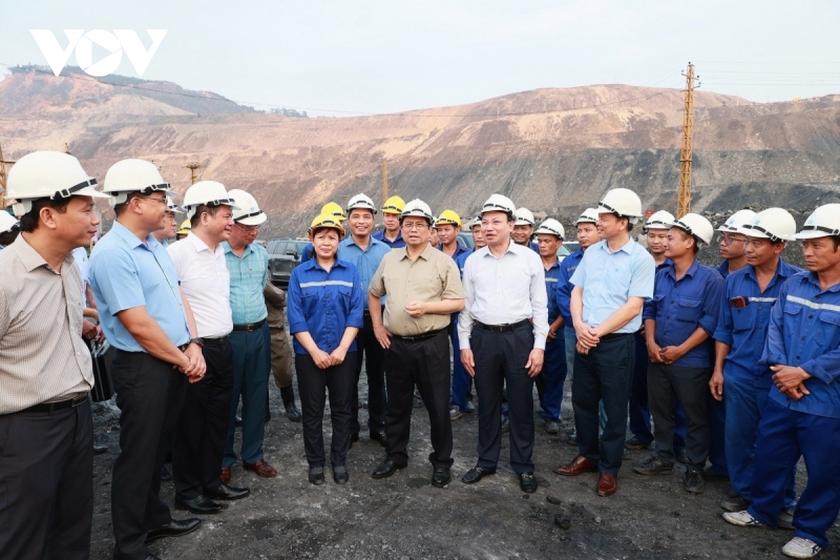 thu tuong kiem tra thuc trang cac don vi san xuat va cung ung dien o quang ninh hinh anh 4